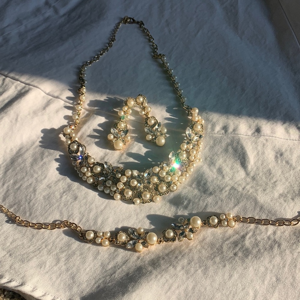 collar necklace bracelet and earring set in rhinestone pearl and gold
